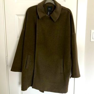 Forever 21 medium coat. Dark green color-used